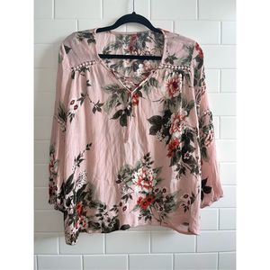 Charlotte Russe pink flowered top Size: M
